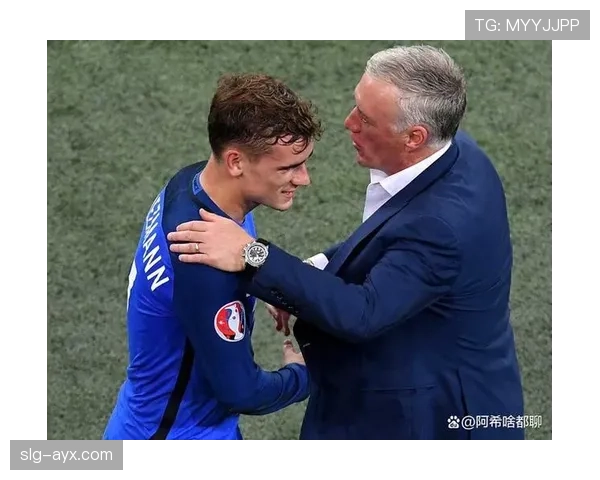 曹圭成展现灵巧足技与精准传球,成球队战术核心表现抢眼 曹圭成展现灵巧足技与精准传球,成球队战术核心表现抢眼