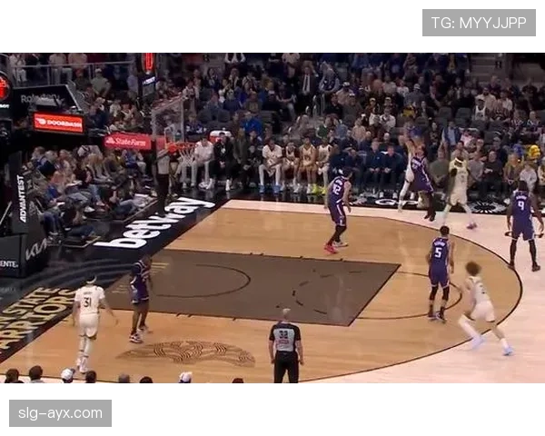 斯蒂芬·卡斯尔无球跑位提升空间明显，挡拆配合效率逊色队友